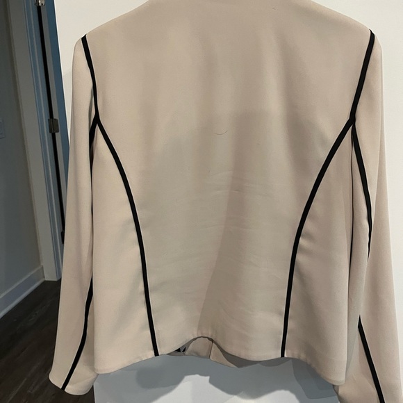 Chicos polkadot lined jacket and tan with black ribbon. - Picture 3 of 8